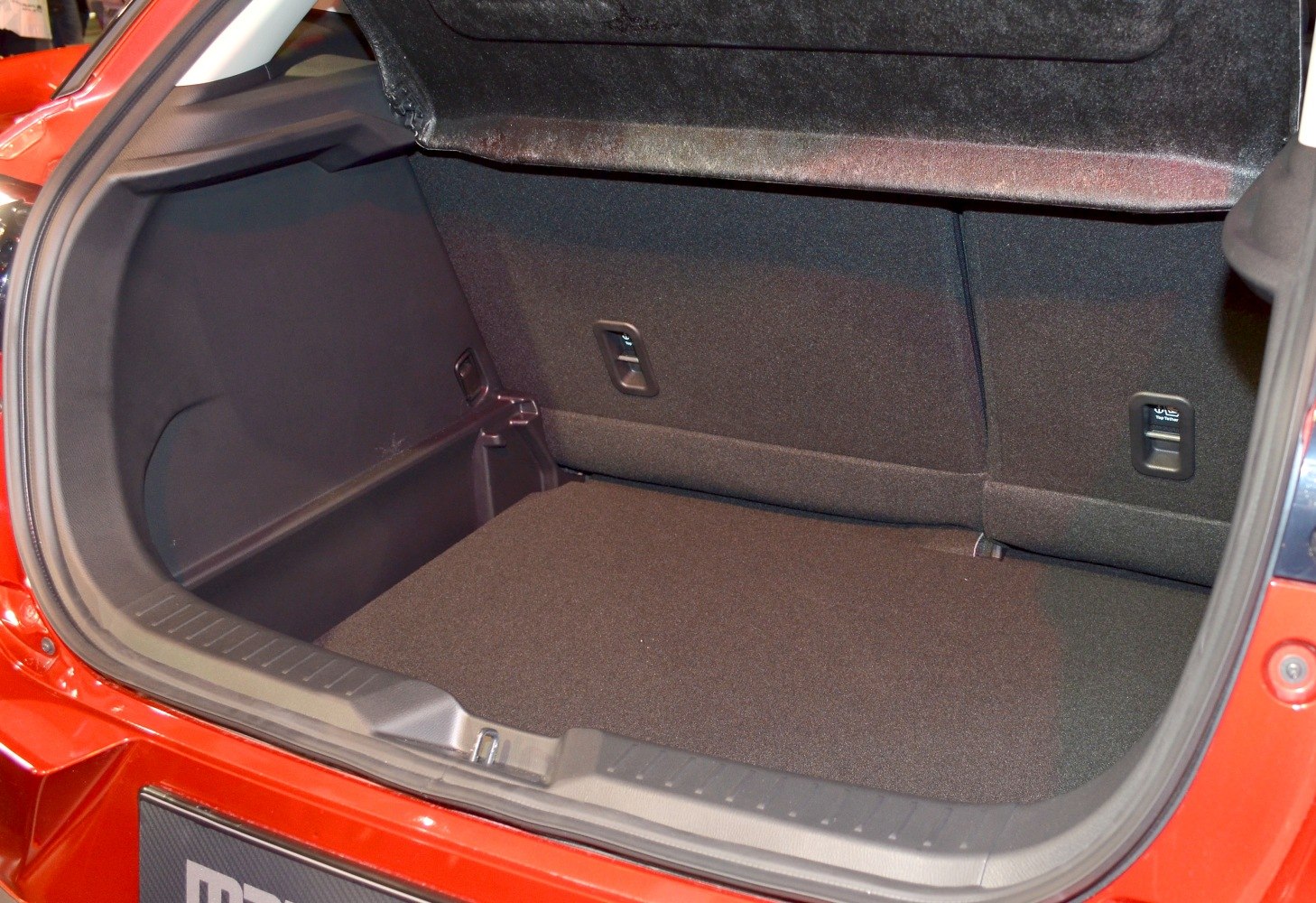 Spacious trunk cargo area with foldable rear seats