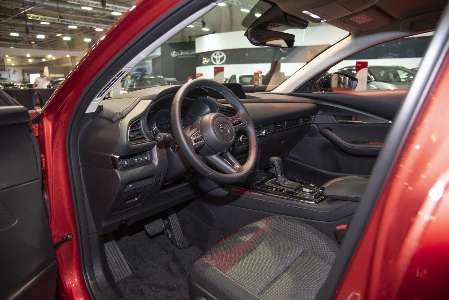 Steering wheel and dashboard with central console
