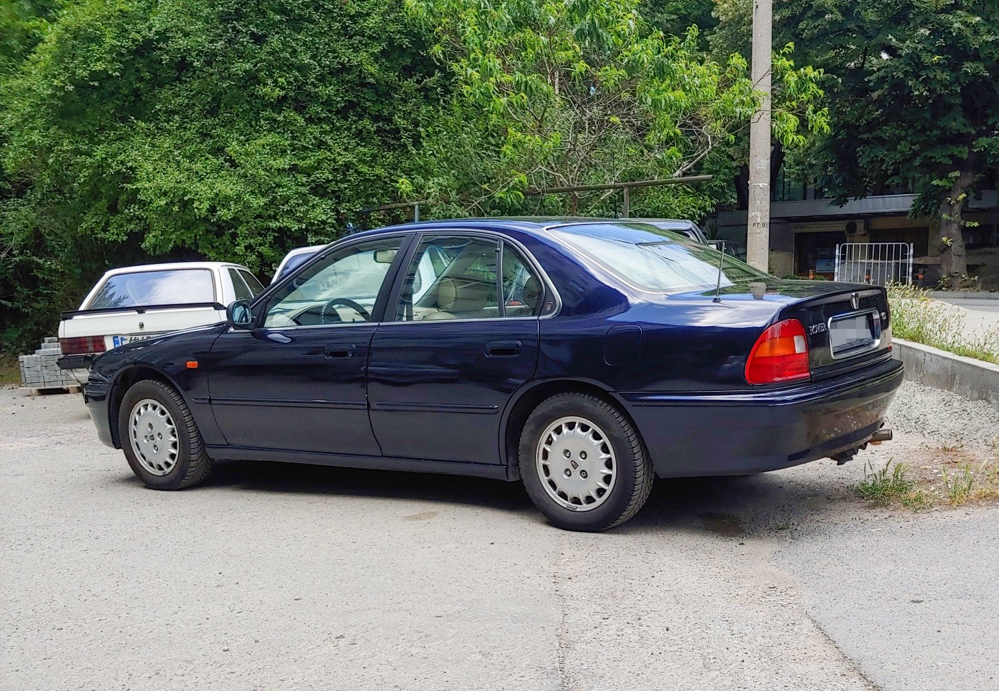 Mid-size sedan with rounded rear and multi-spoke wheels
