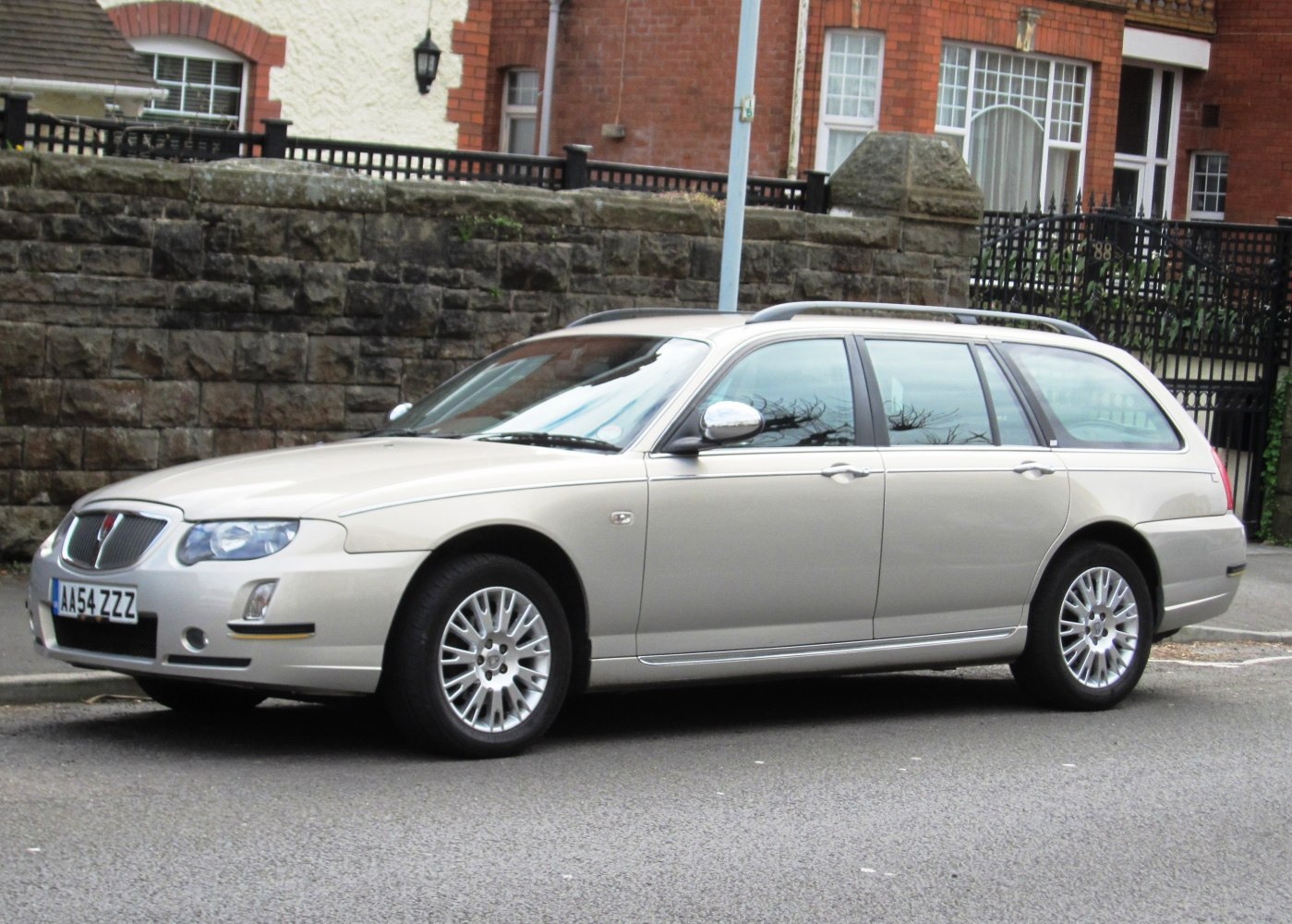 Station wagon featuring alloy wheels and a streamlined estate body.