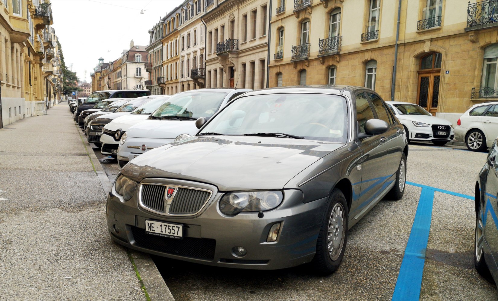 Front grille and dual circular headlights of a sedan