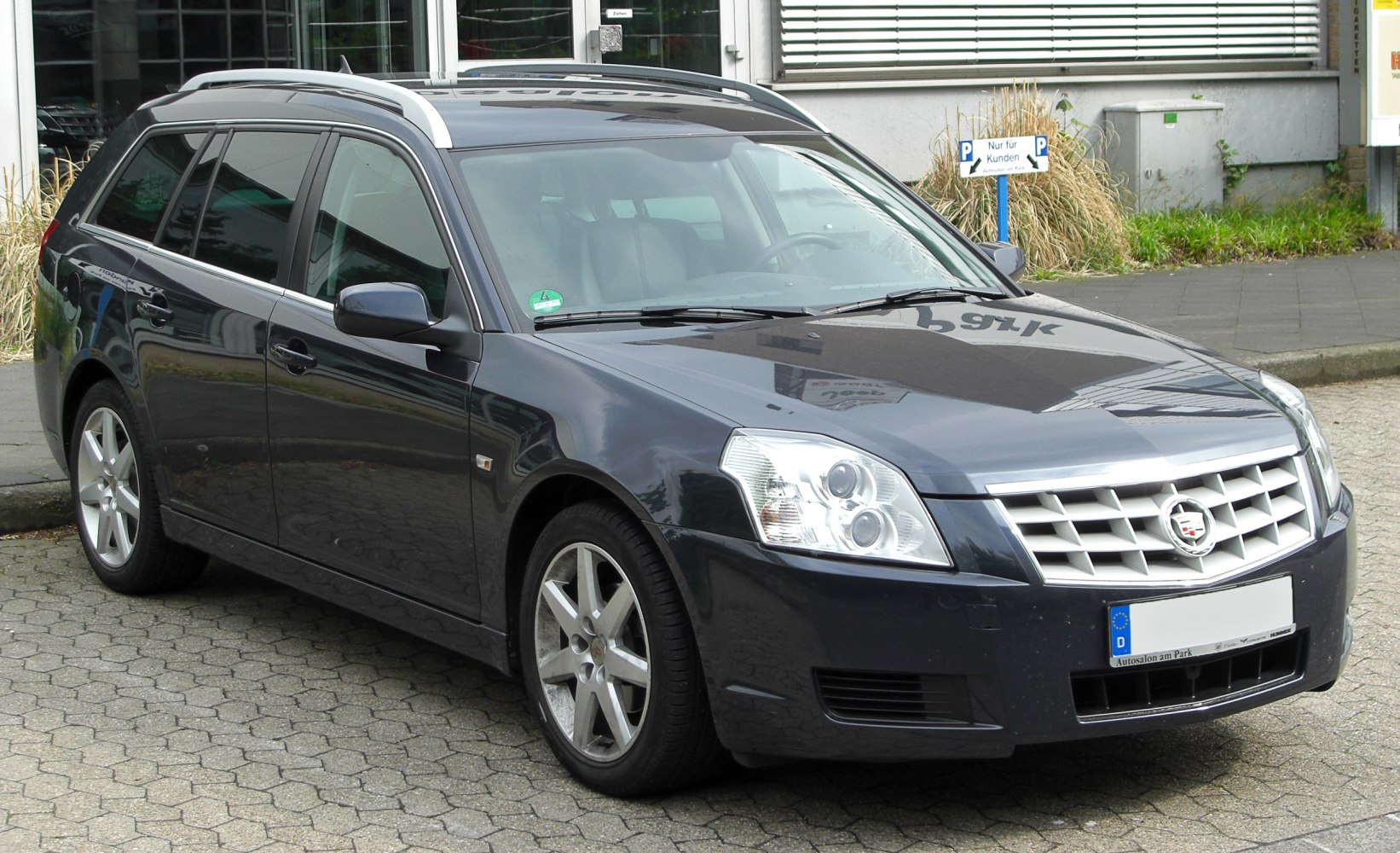 Front and side view of a wagon showing grille, headlights, and alloy wheels