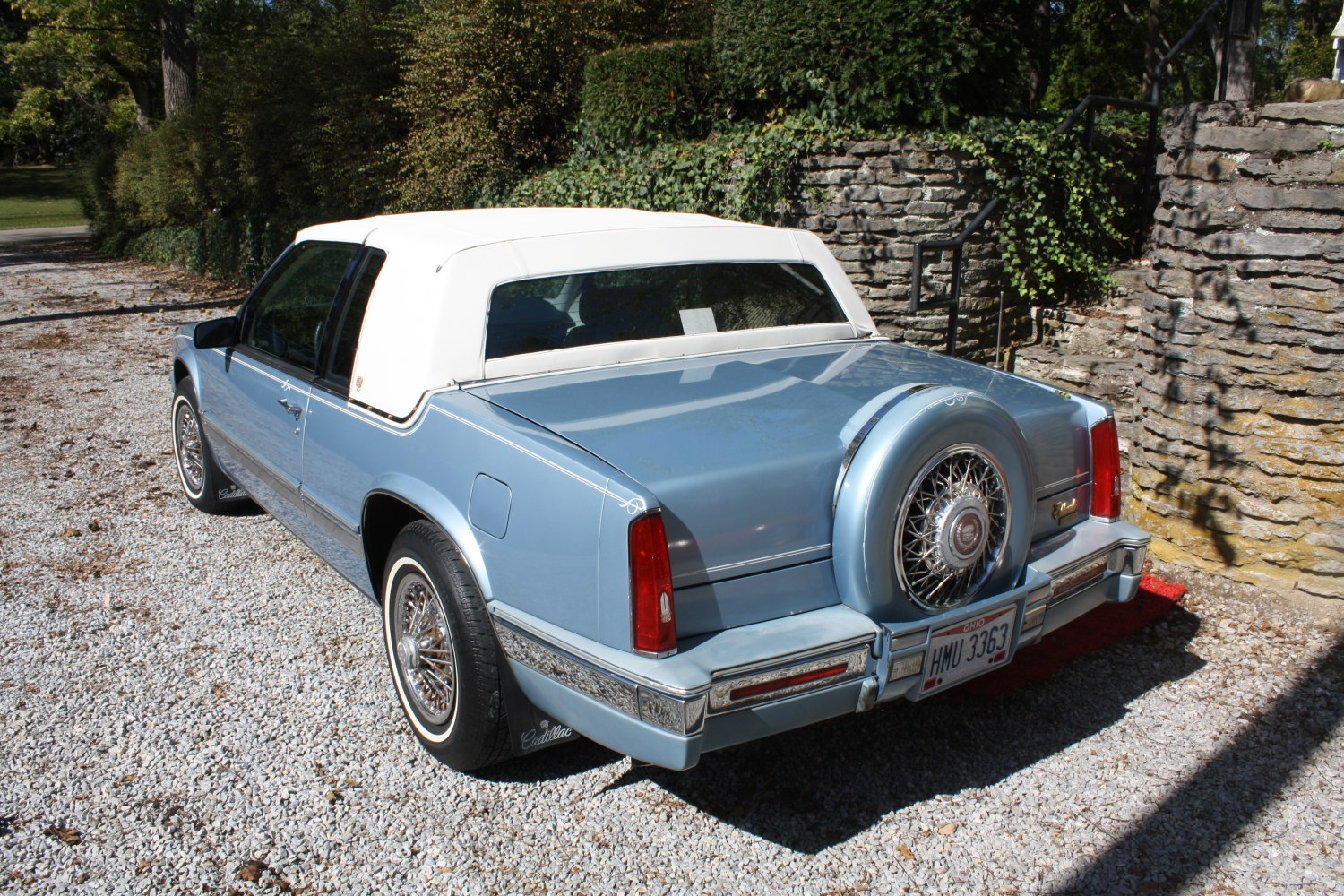 Rear view with spare wheel cover and vinyl roof