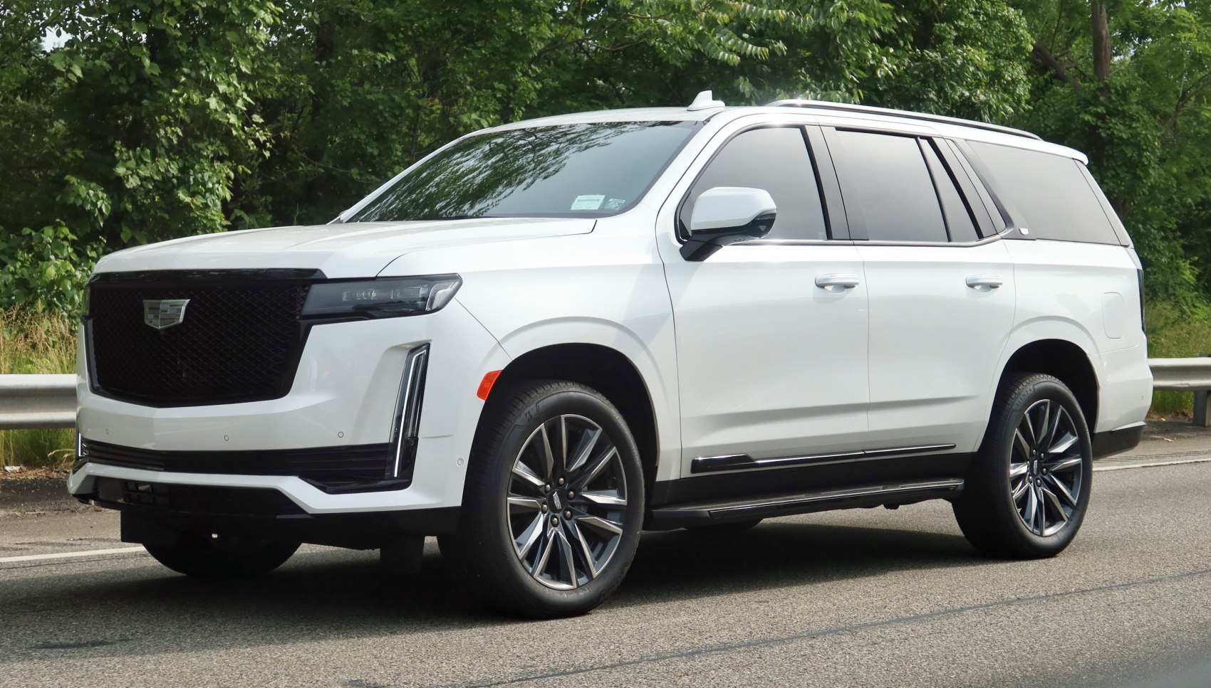 Full-size luxury SUV with LED headlights and large alloy wheels