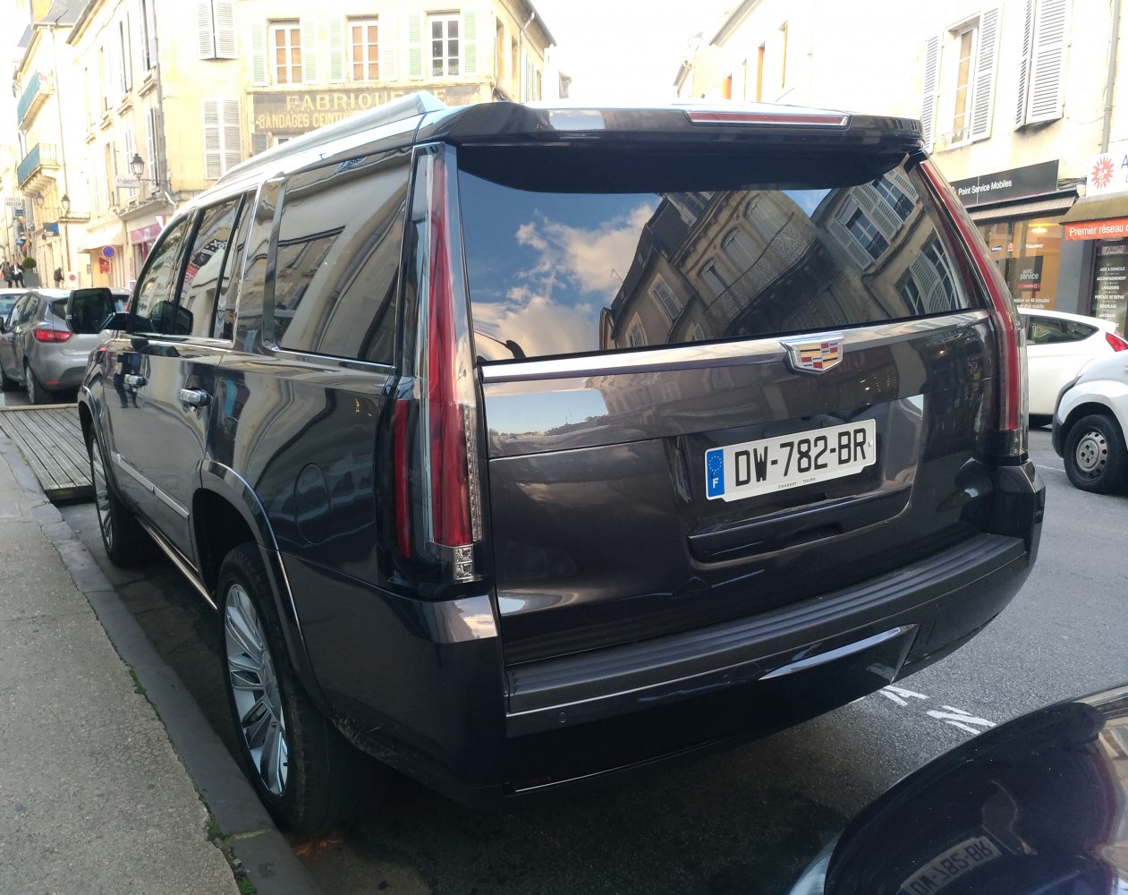 Rear view with vertical tail lights and tinted large rear windows