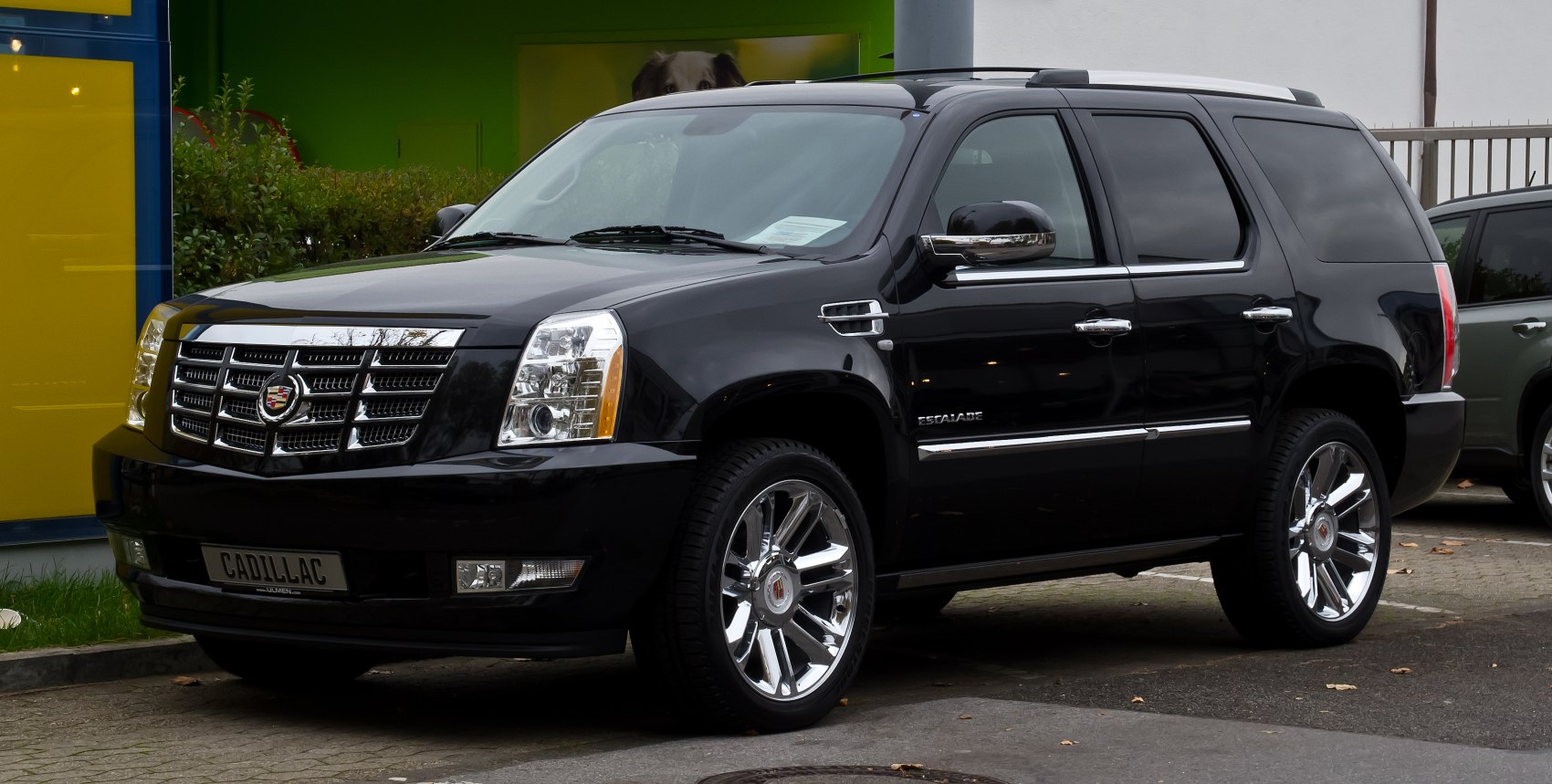 Full-size SUV with chrome grille, LED headlights, and large alloy wheels