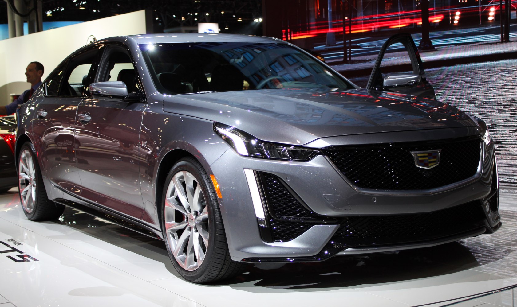 Front view with LED headlights and alloy wheels