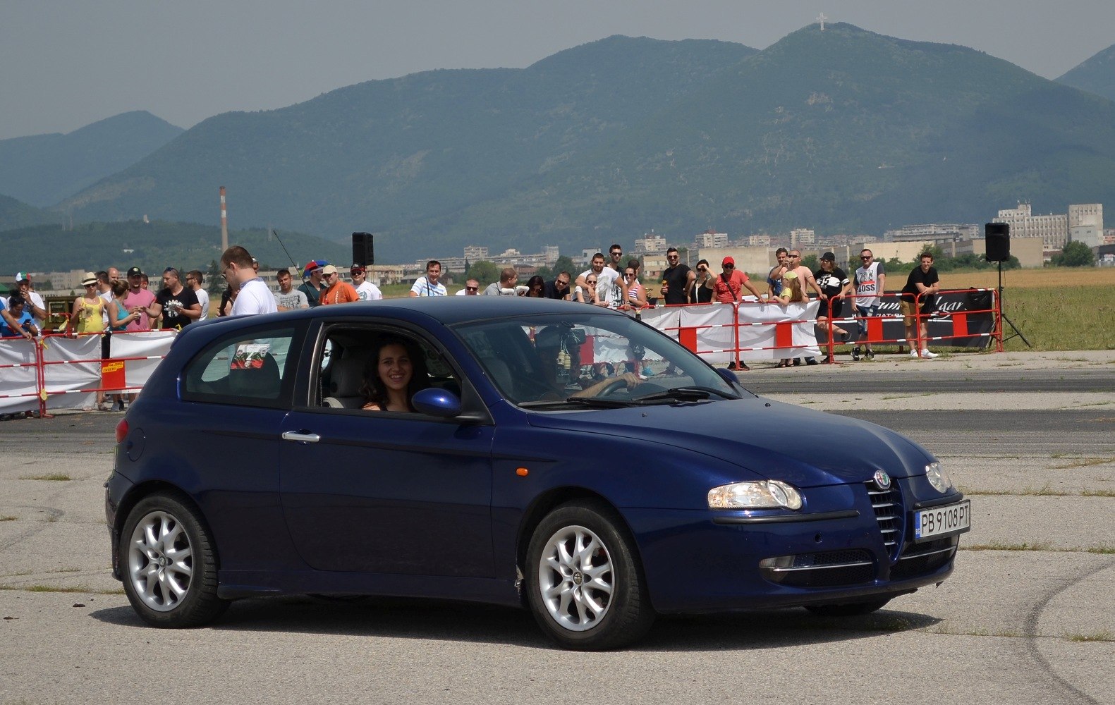 Compact 3-door hatchback side profile with classic smooth curves.