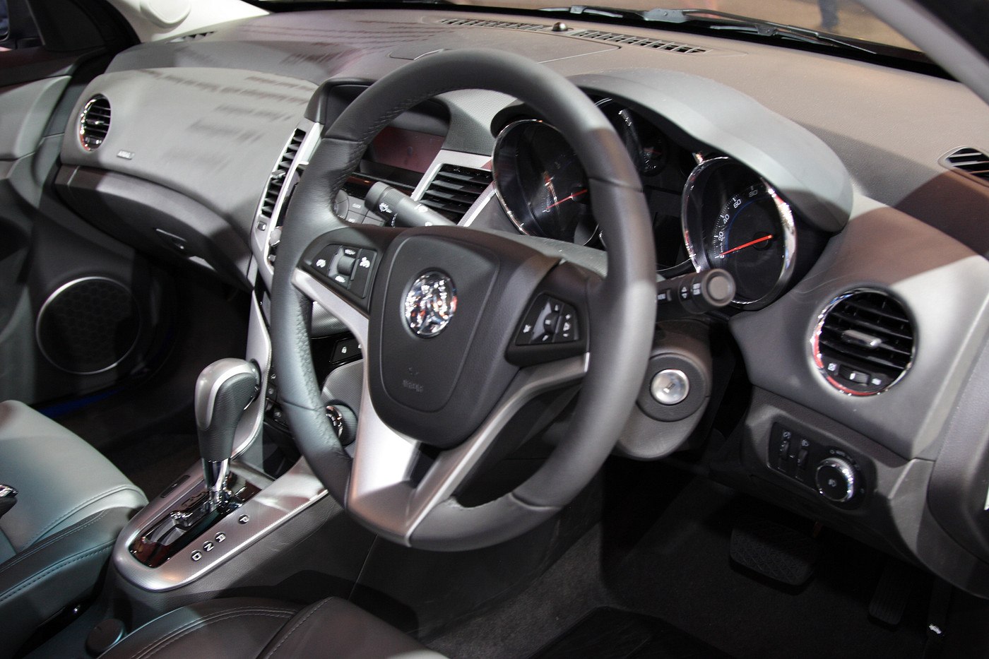 Dashboard and steering wheel with automatic gear shift