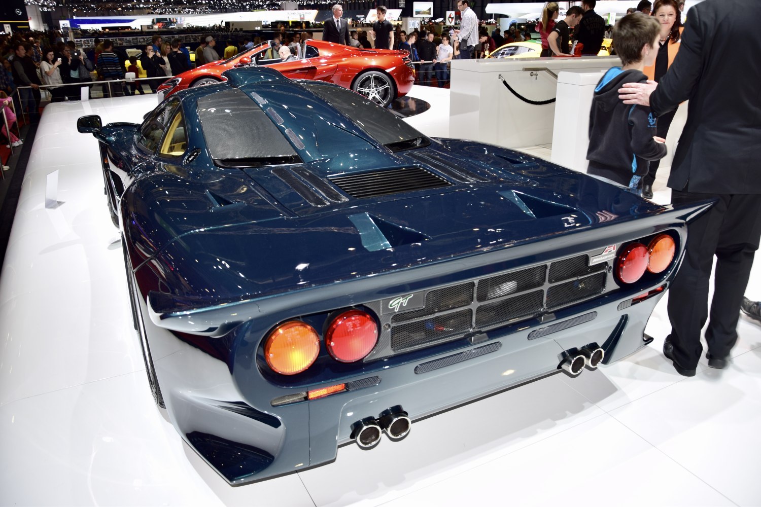 Rear view with dual exhaust pipes and round taillights