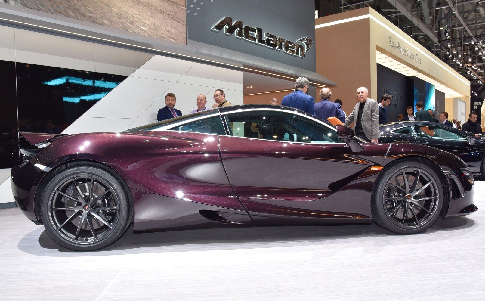 Side profile with aerodynamic body and distinctive wheels
