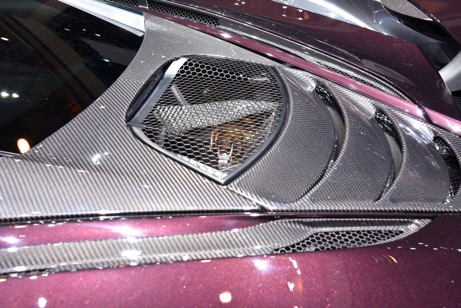 Carbon fiber engine cover with honeycomb mesh ventilation for airflow