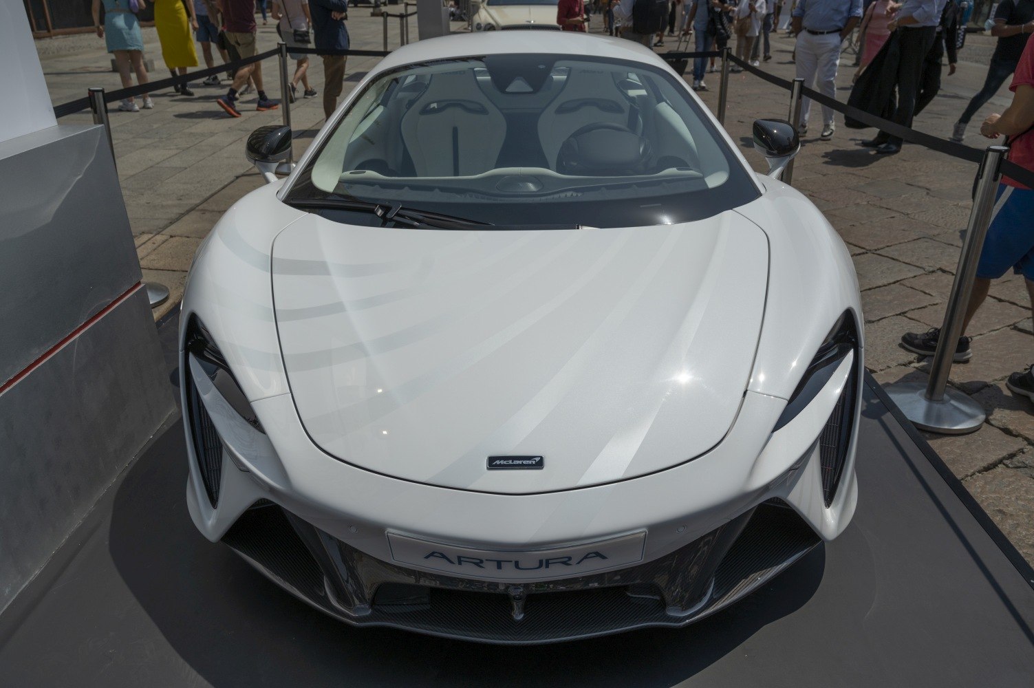 Sleek aerodynamic front with splitting headlights and sharp nose design