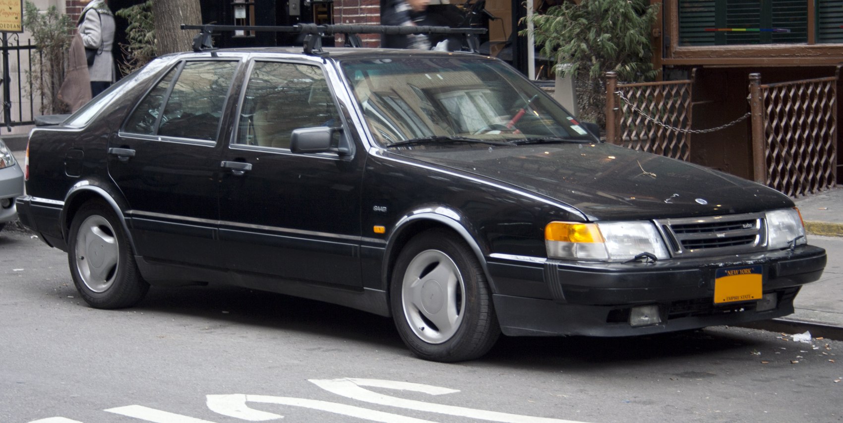 Front-side view of black hatchback with alloy wheels and roof rack