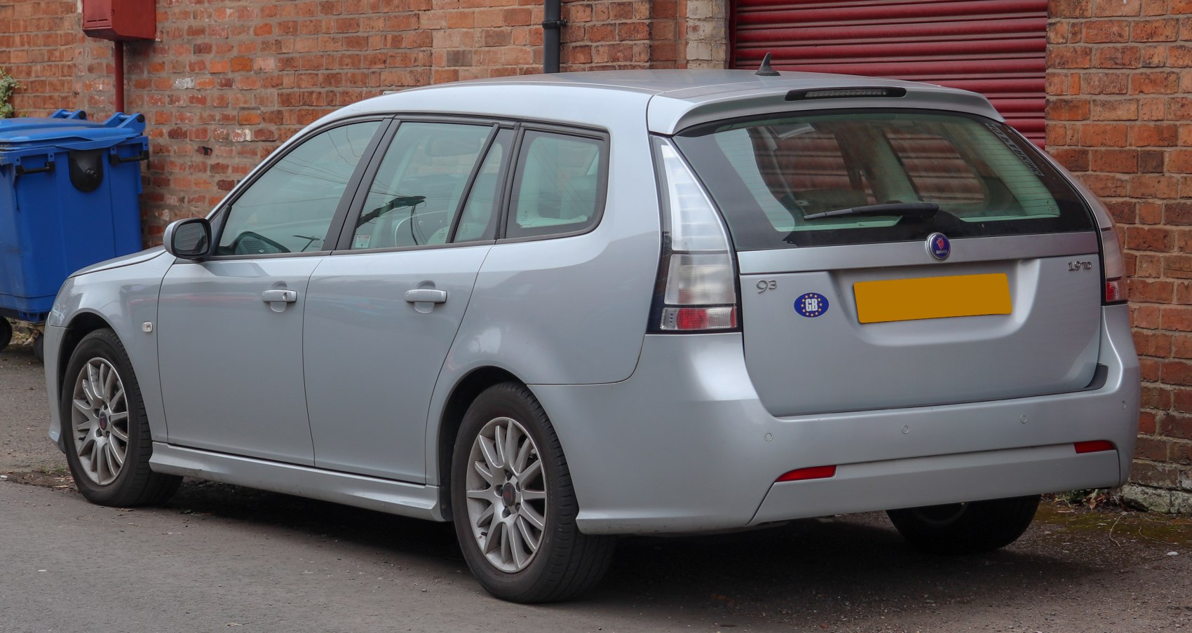 Silver sporty wagon with rear spoiler and multi-spoke alloy wheels