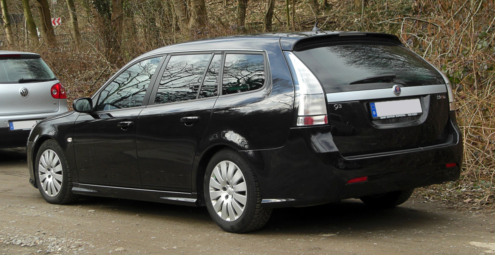 Rear side of estate with distinctive taillights and tinted windows