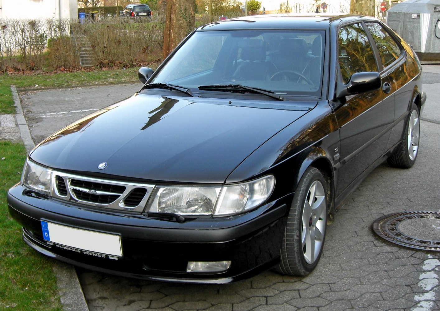 1999 Saab 9-3 I front angle with distinctive grille and headlights
