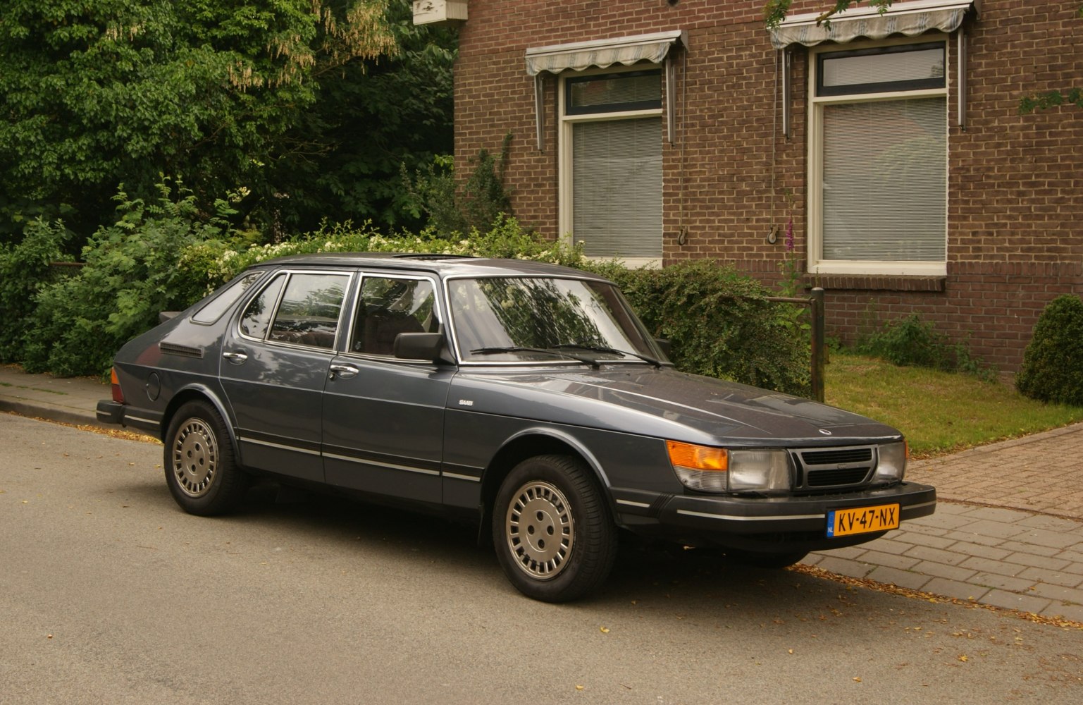 Angular 1980s four-door sedan with alloy wheels and rectangular headlights
