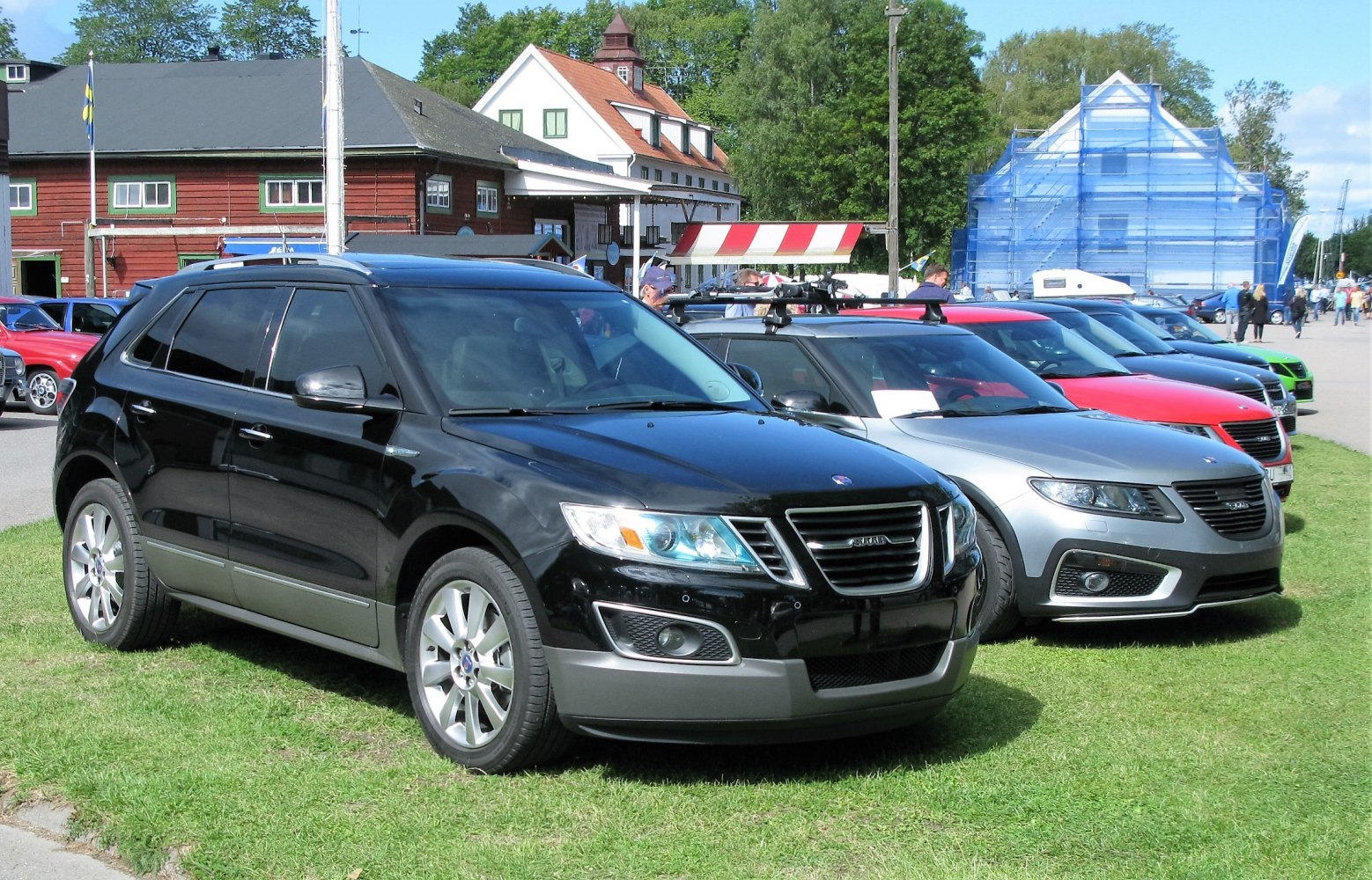 Front-side profile of a black SUV with tinted windows and alloy wheels.