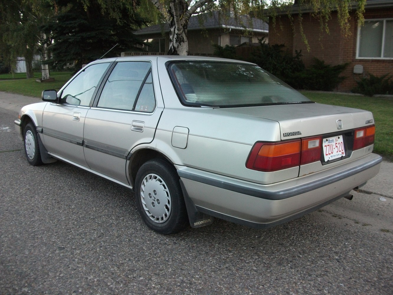 Rear side of silver four-door sedan with hatchback rear window and classic 1980s design