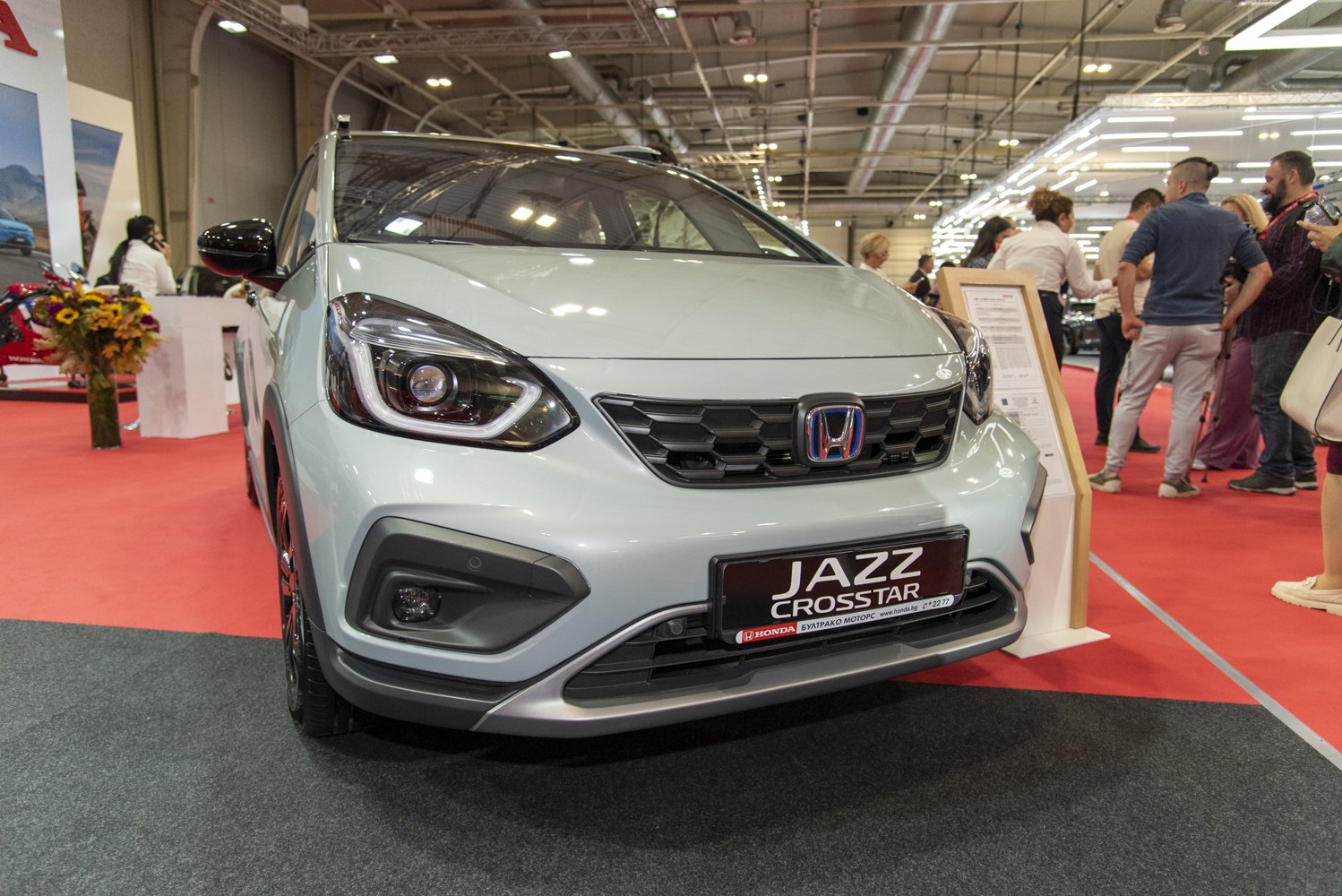 Front view with LED headlights and honeycomb grille
