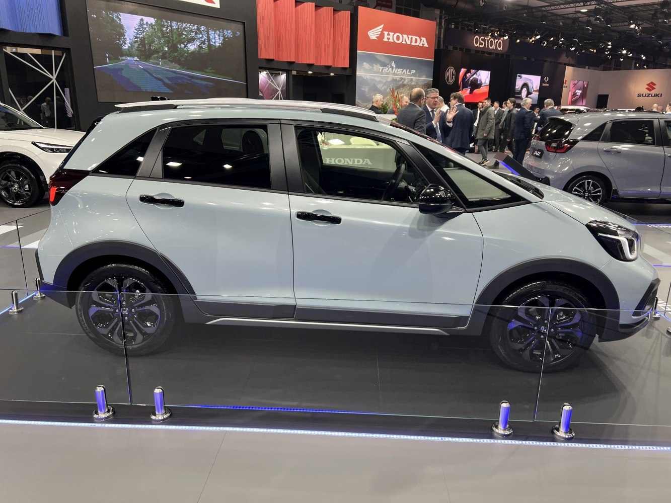 Side profile of compact SUV with alloy wheels and roof rails