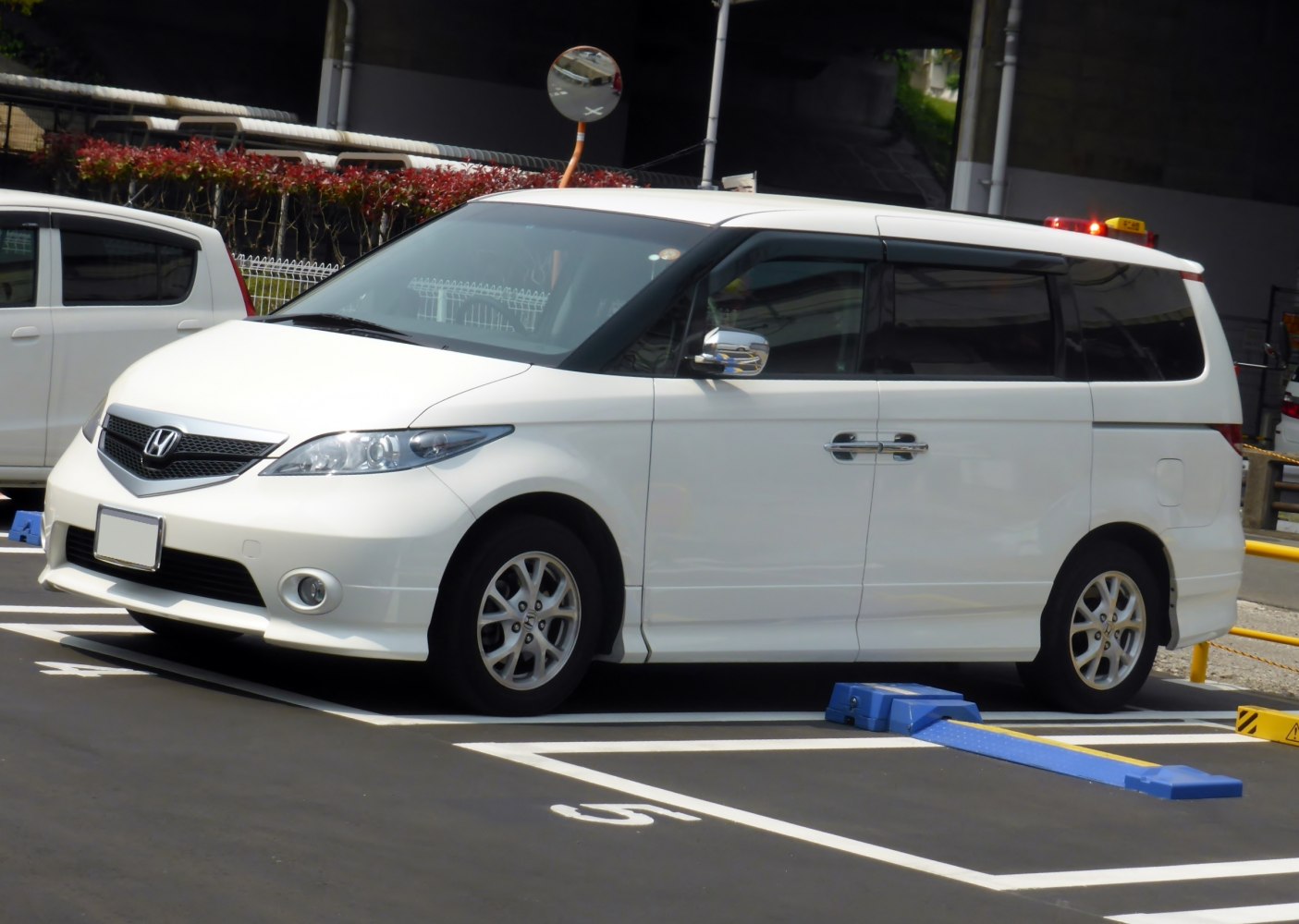White minivan side profile with front view and sliding door