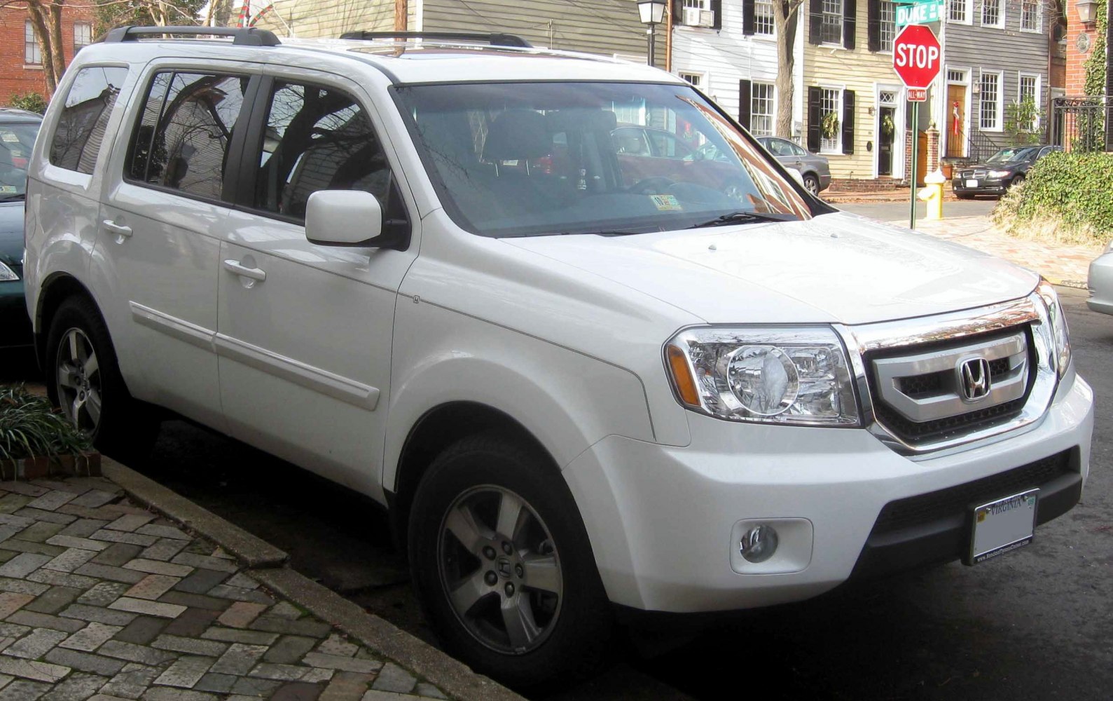 White SUV front side view with chrome grille and angular headlights