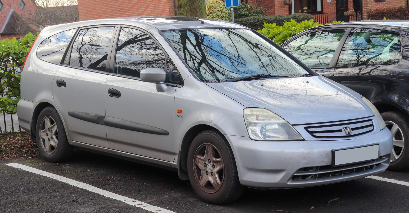 Silver MPV front-side view with alloy wheels and body detailing