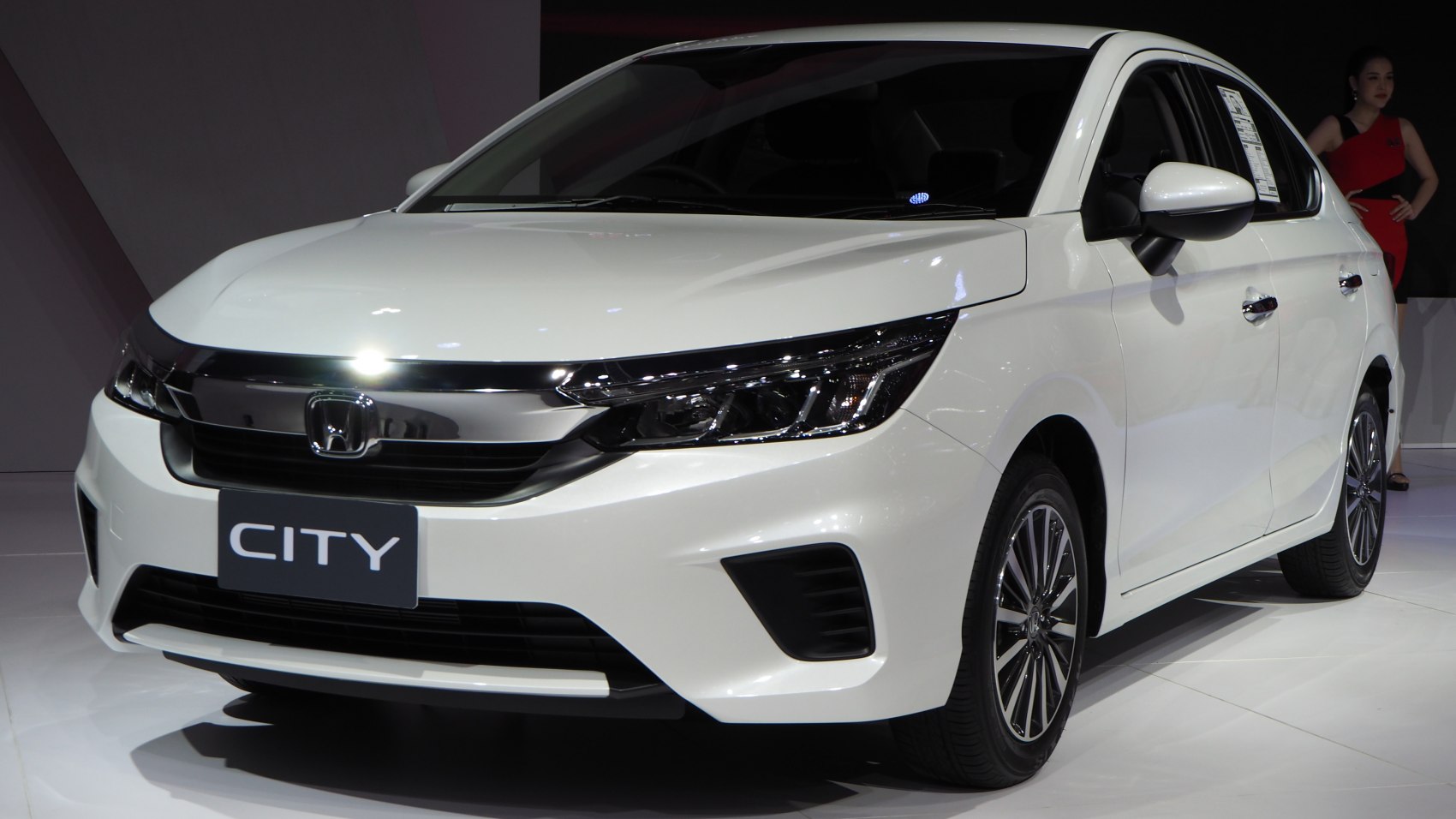 Front view with LED headlights and chrome grille