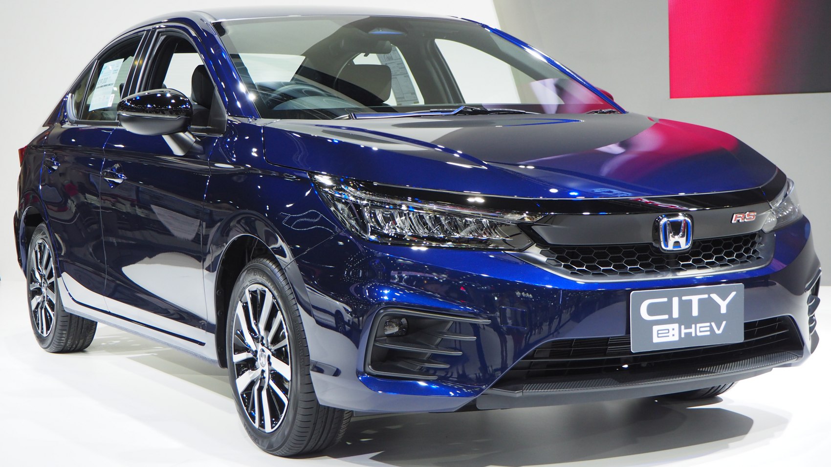 Front grille, LED headlights, and alloy wheels of a modern sedan