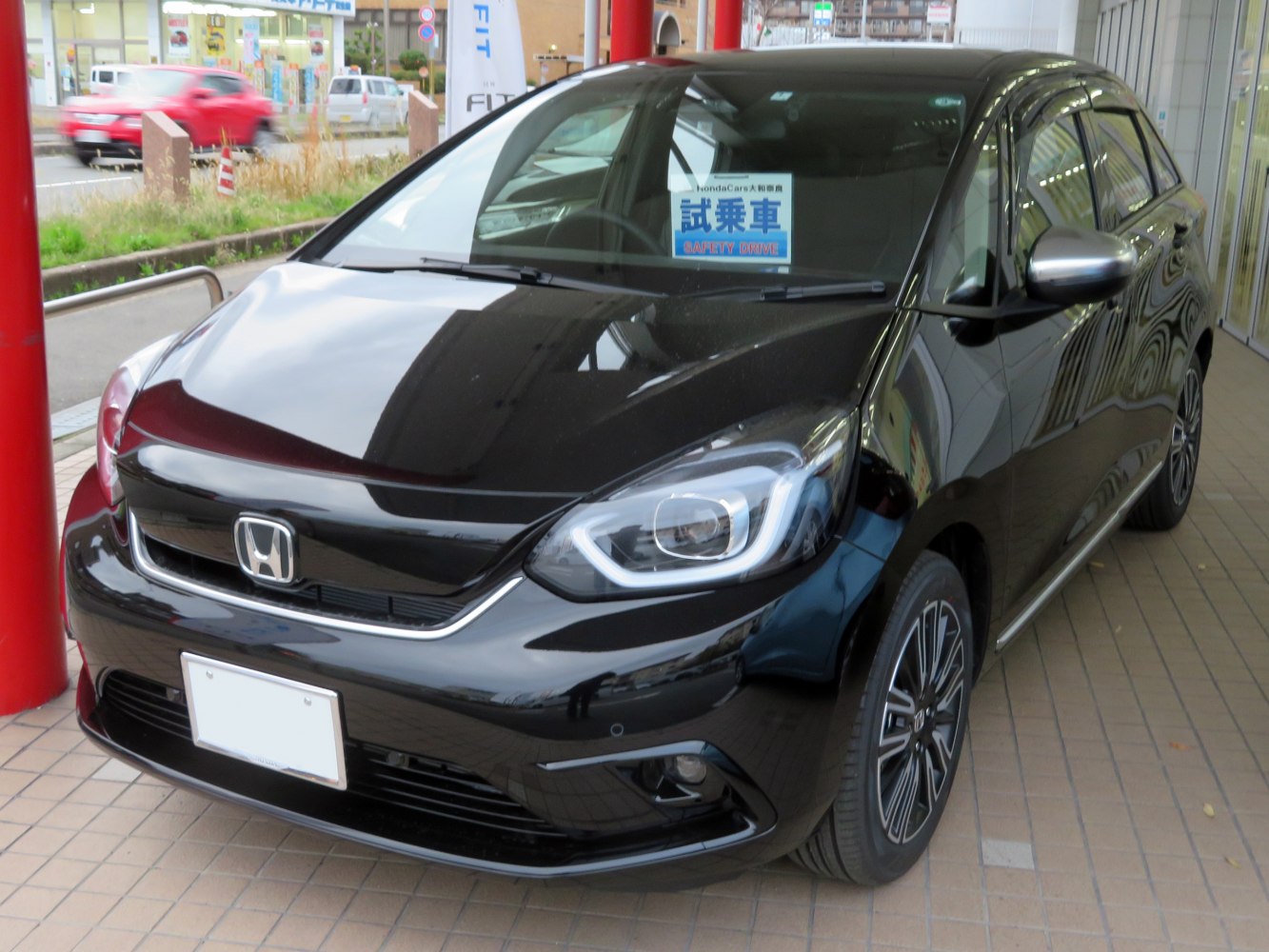 Front view with LED headlights and alloy wheels