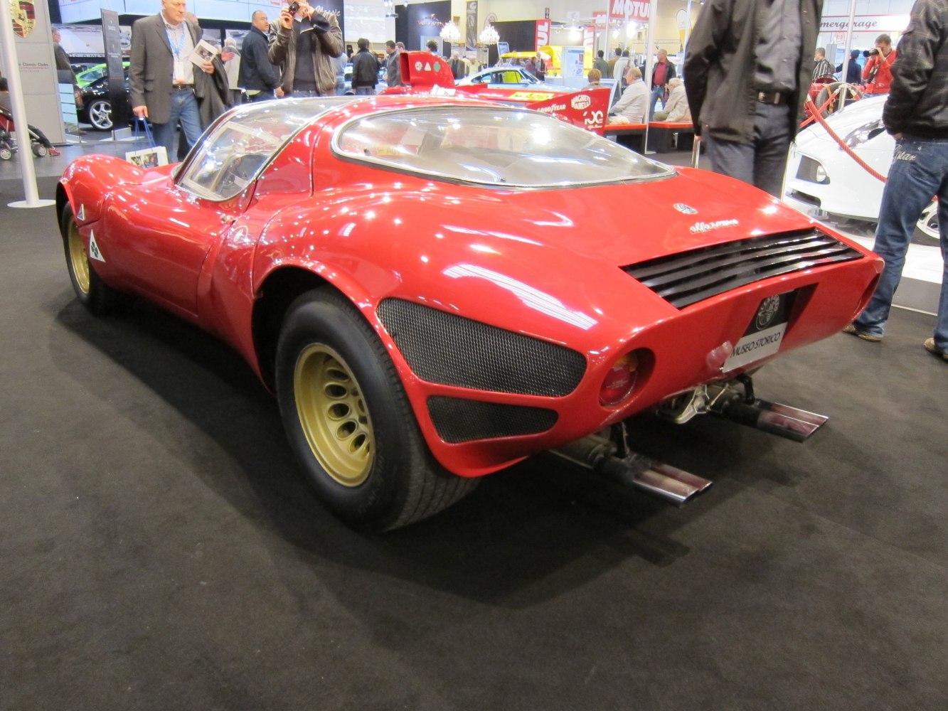 Rear design with dual exhaust, rear vents, curved glass window