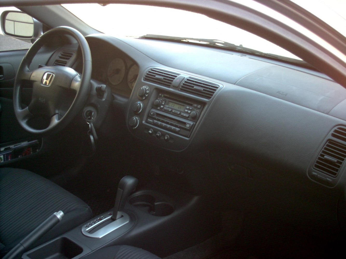 Dashboard with central vents and automatic gear shift inside a vehicle