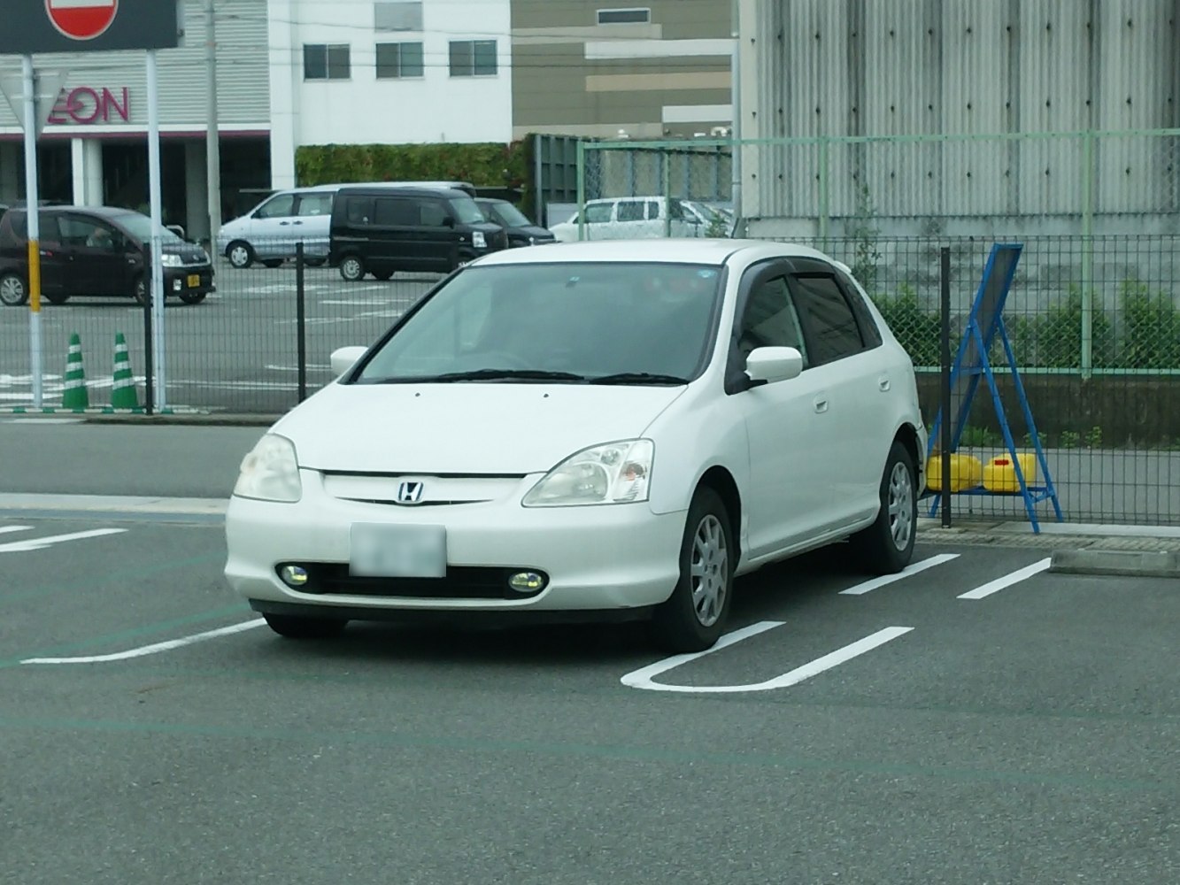 White compact 5-door hatchback with prominent headlights and fog lights