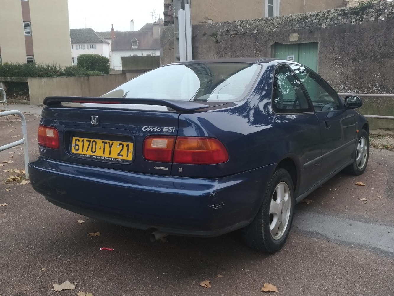 Rear view with spoiler and tail lights