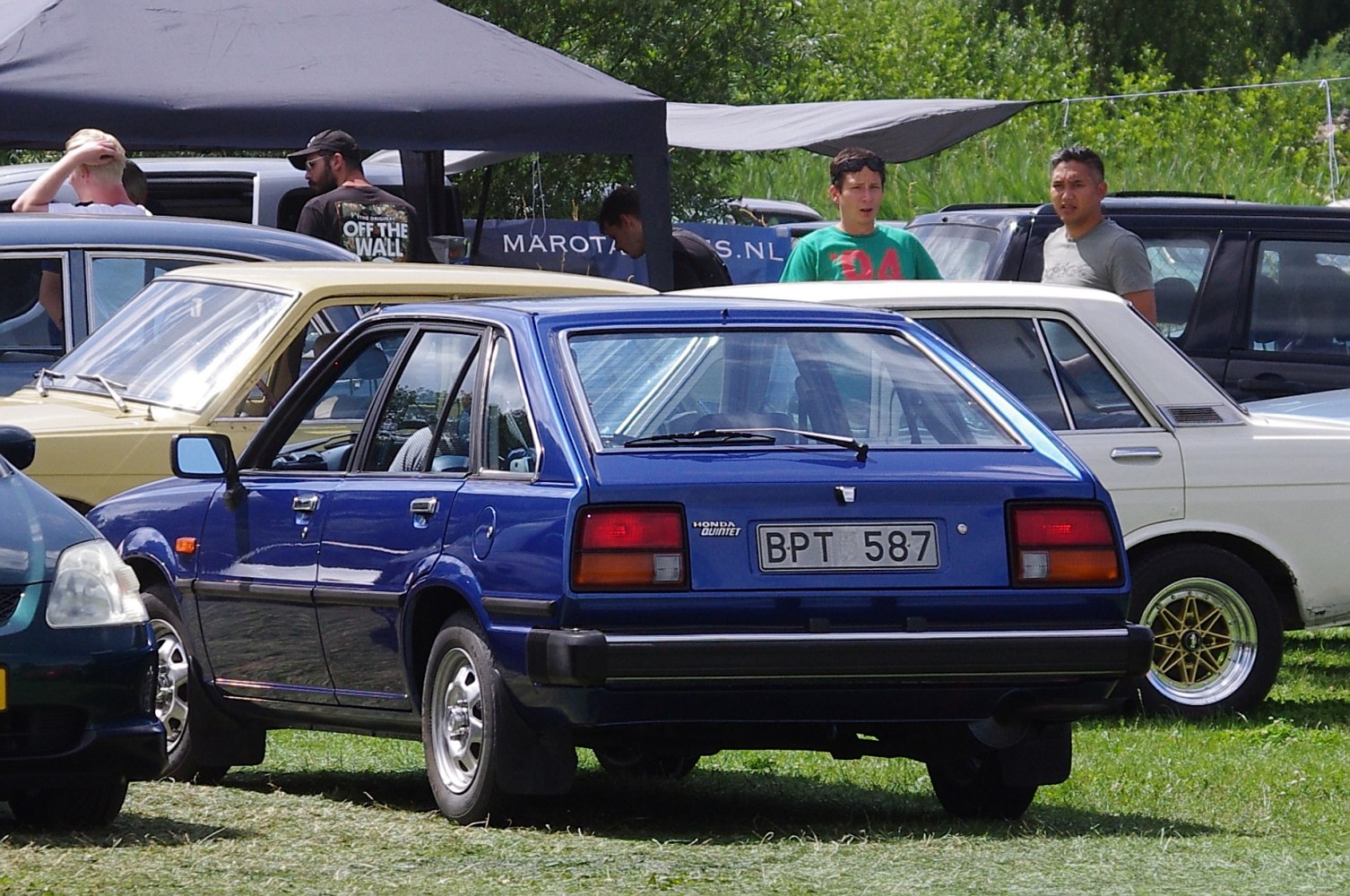 Rear view of a 1980s sedan with hatchback window and classic taillights