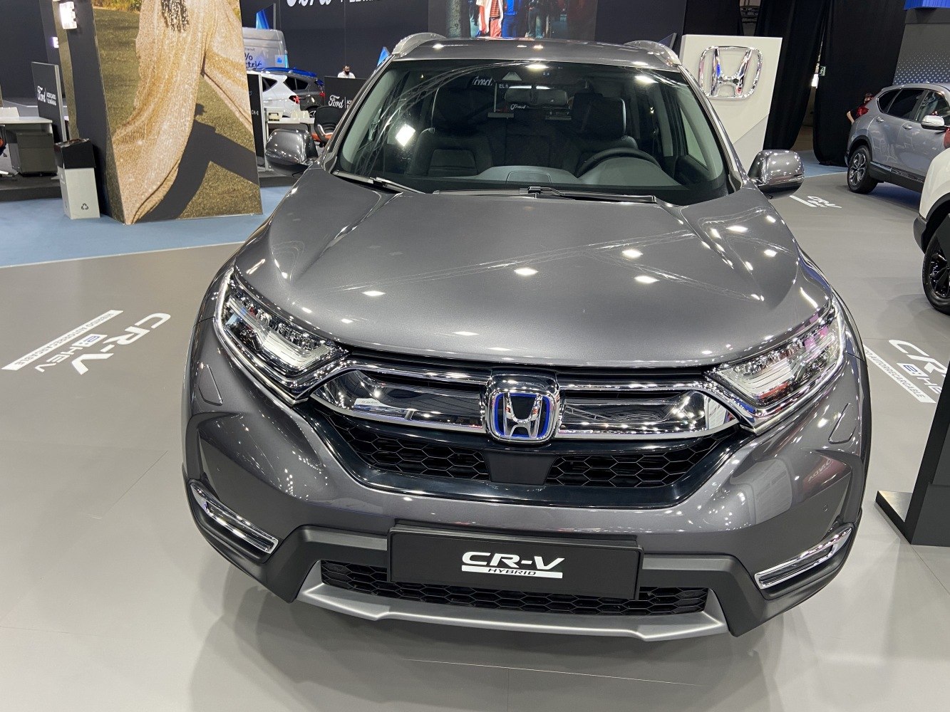 Front view with grille and LED headlights