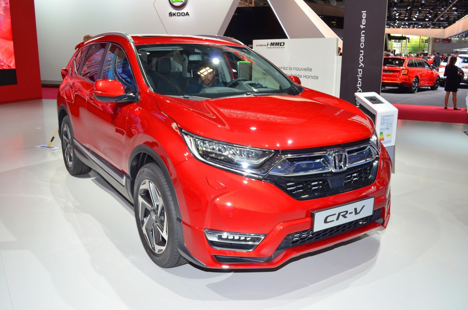 Front view with LED headlights and alloy wheels