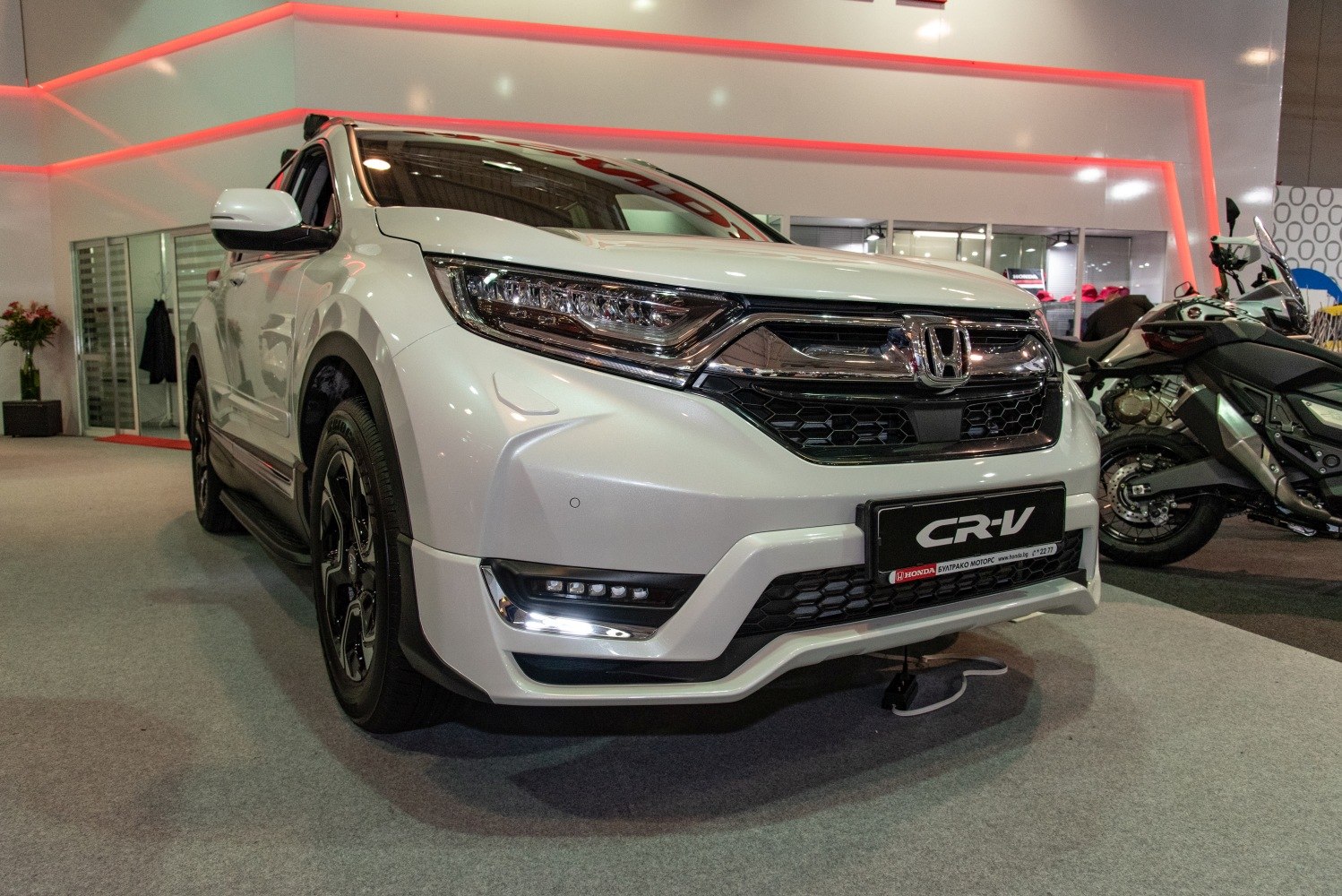 White SUV front with LED headlights and honeycomb grille