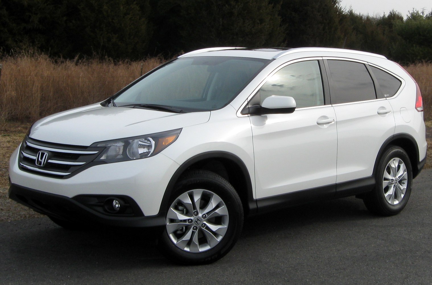 White compact SUV front side view with alloy wheels and roof rails