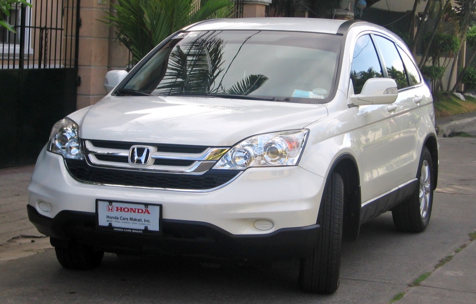 Front view with chrome grille and headlamps of a mid-size SUV.