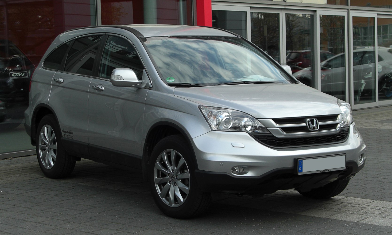 Silver SUV front-side view with alloy wheels and modern headlights