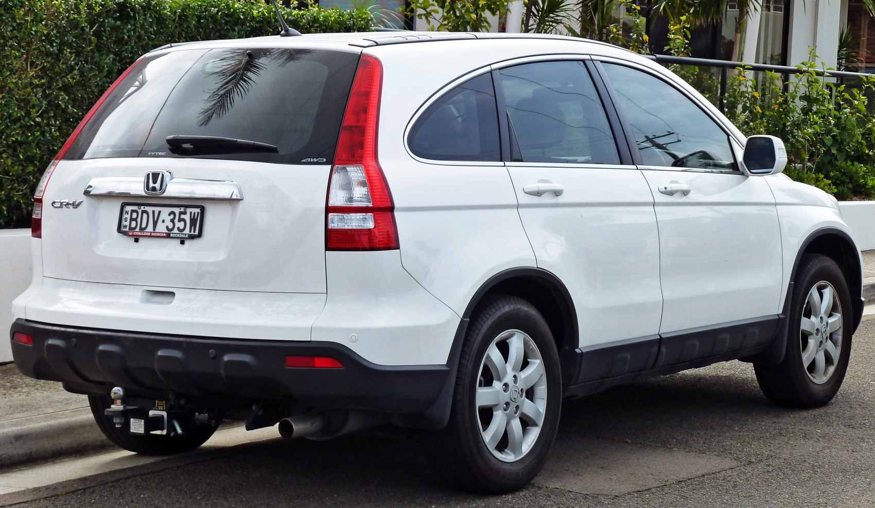 Rear view with vertical taillights and tow hitch