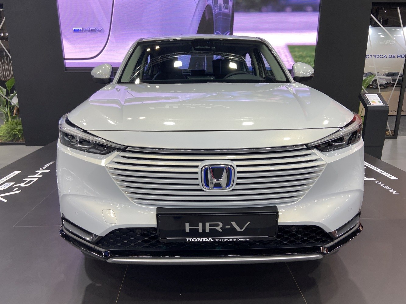 Front grille and LED headlights of a compact SUV
