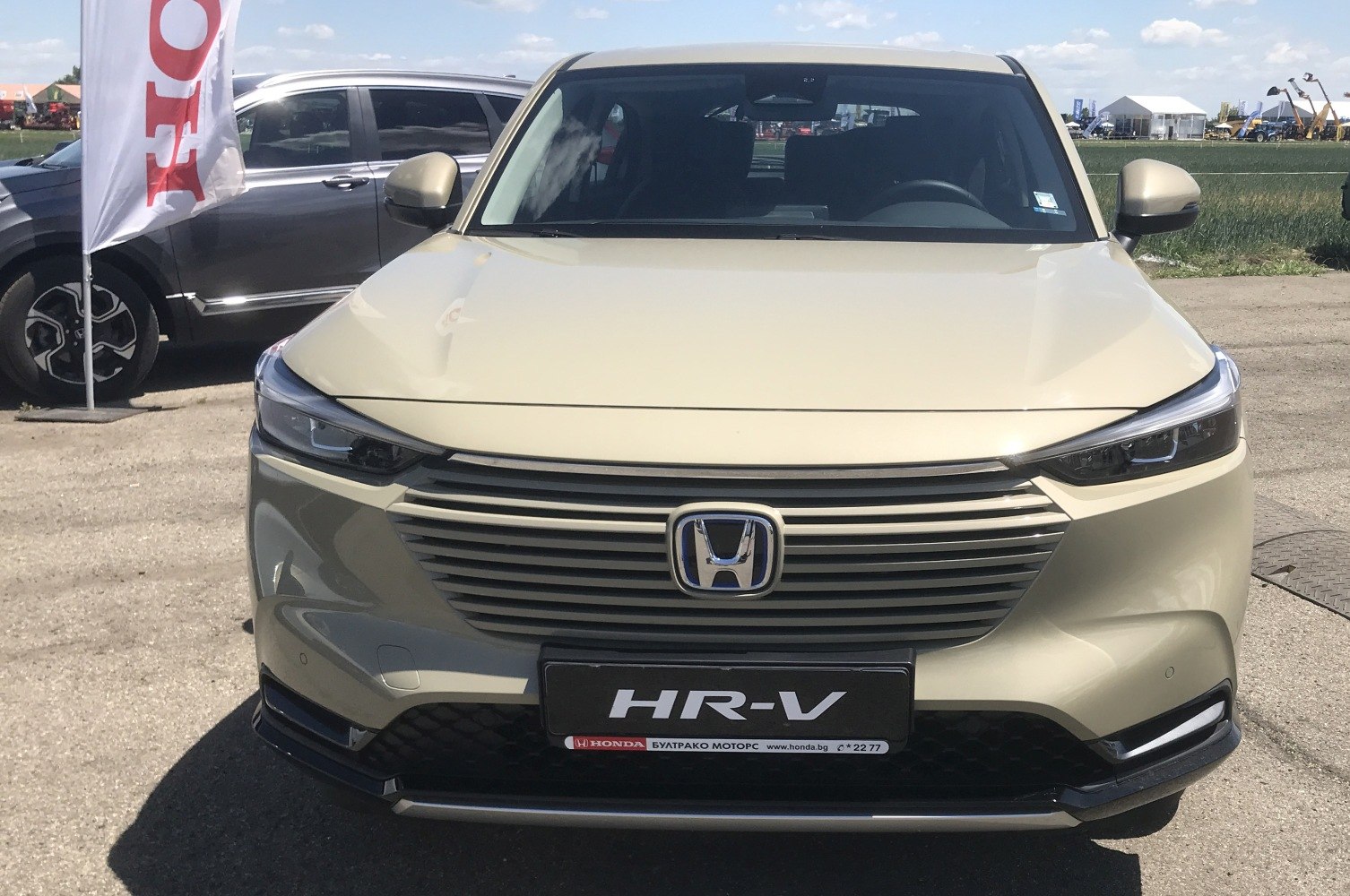 Horizontal grille and sleek LED headlights front design