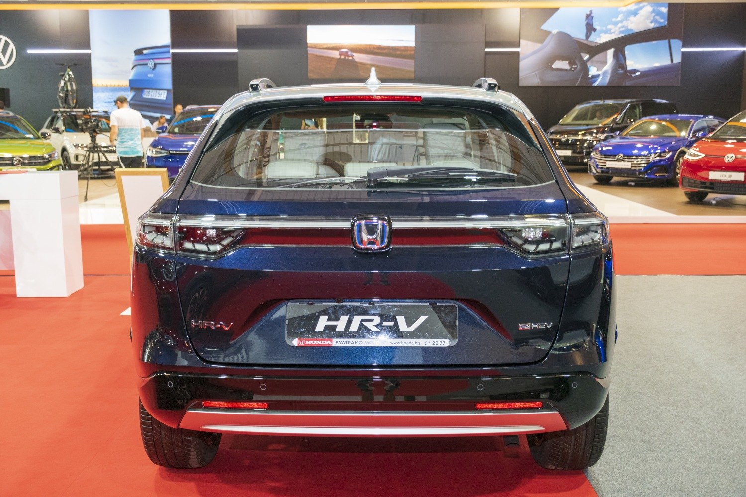 Rear view with LED tail lights and rear windshield wiper