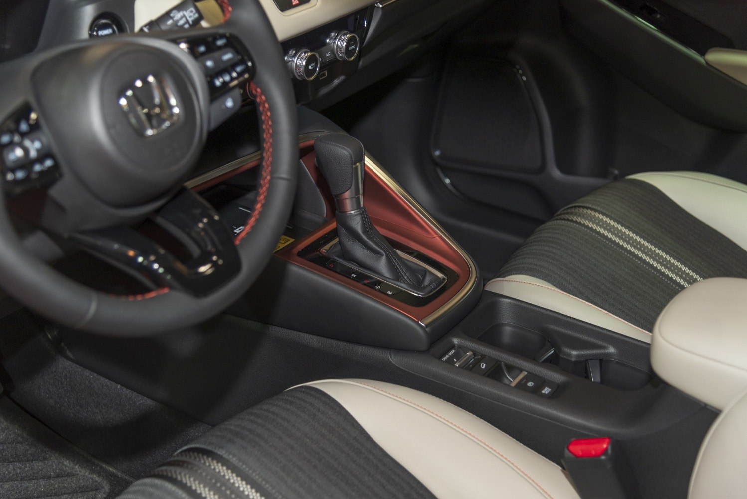 Automatic gear shift and two-tone seat upholstery in a modern car interior