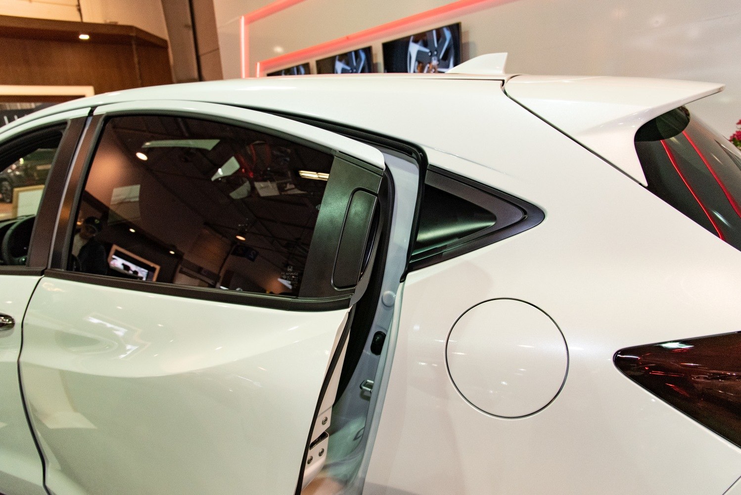 Rear side window, door handle, and fuel cap details