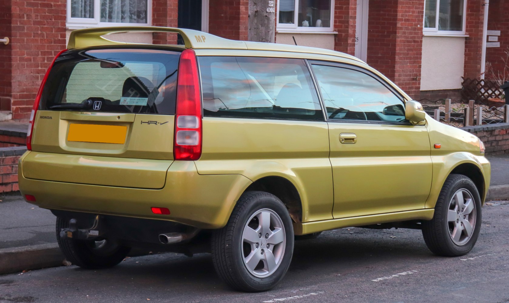 Rear side view with vertical tail lights and roof spoiler